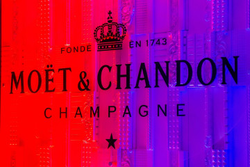 MO&Euml;T IMPERIAL KARAOKE