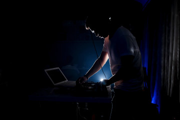 MO&Euml;T IMPERIAL KARAOKE