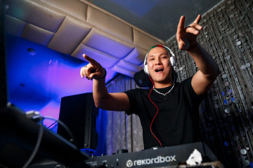 MO&Euml;T IMPERIAL KARAOKE